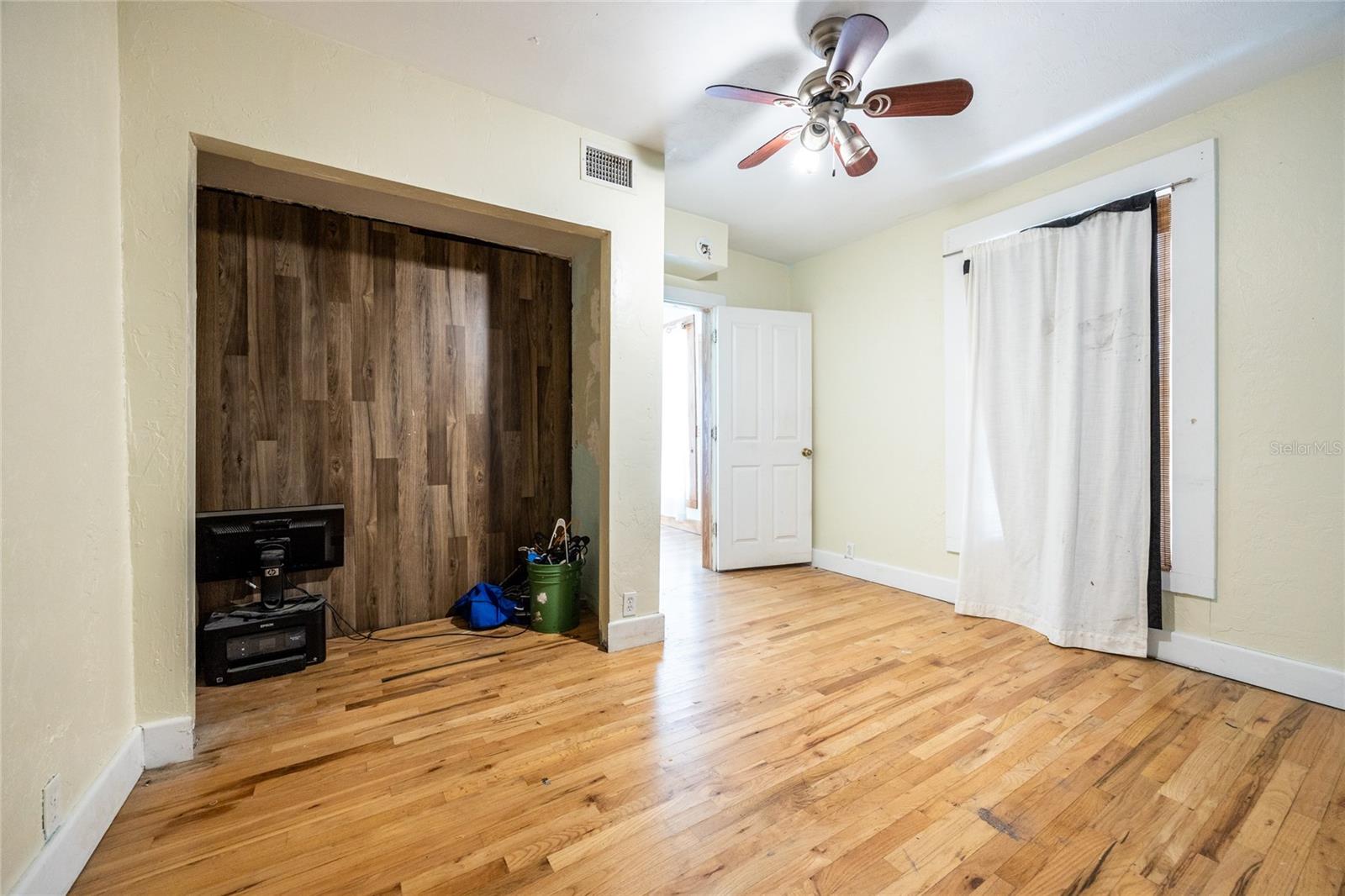 Image 6 of 49 For 407 8th Street