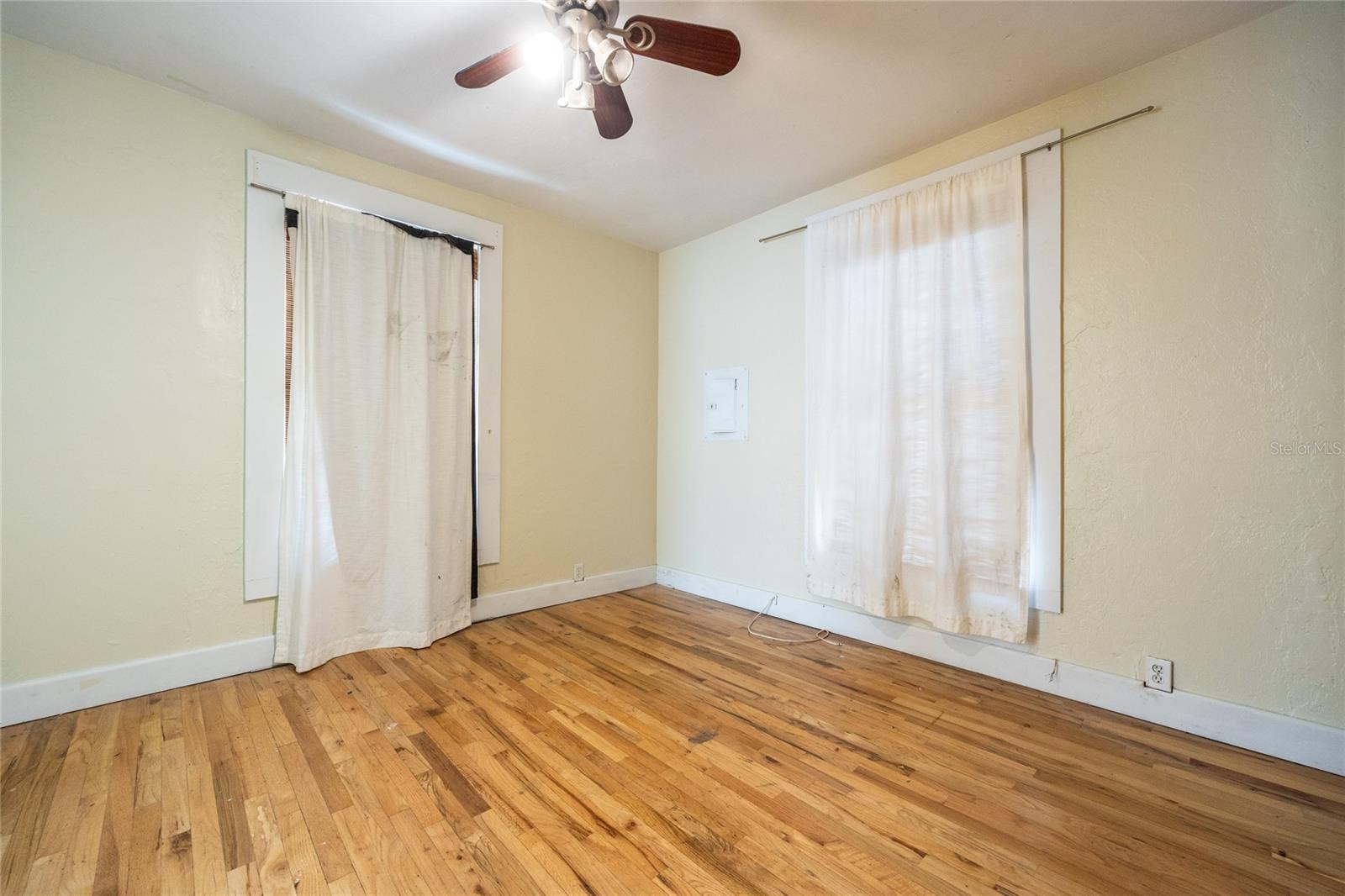 Image 7 of 49 For 407 8th Street