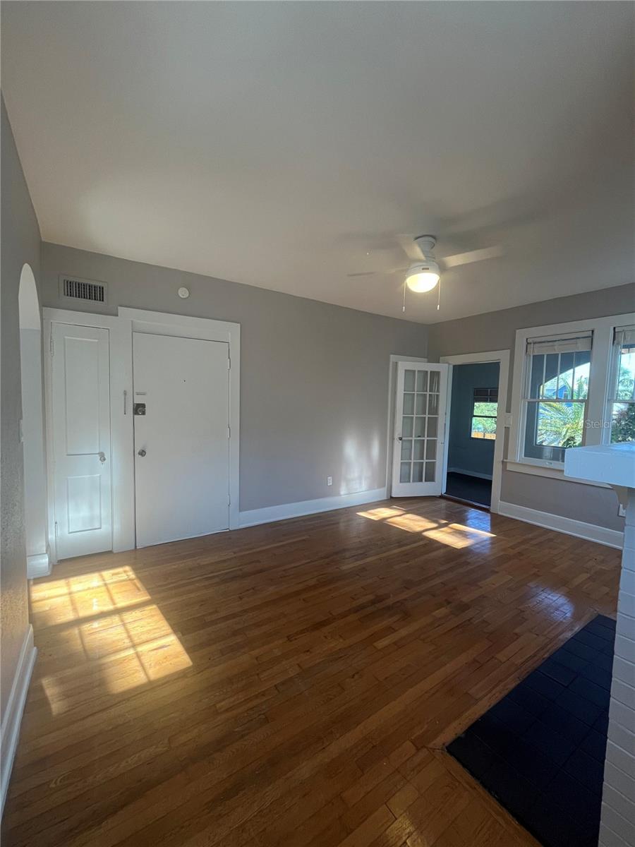Image 5 of 16 For 3303 Empedrado Street 4