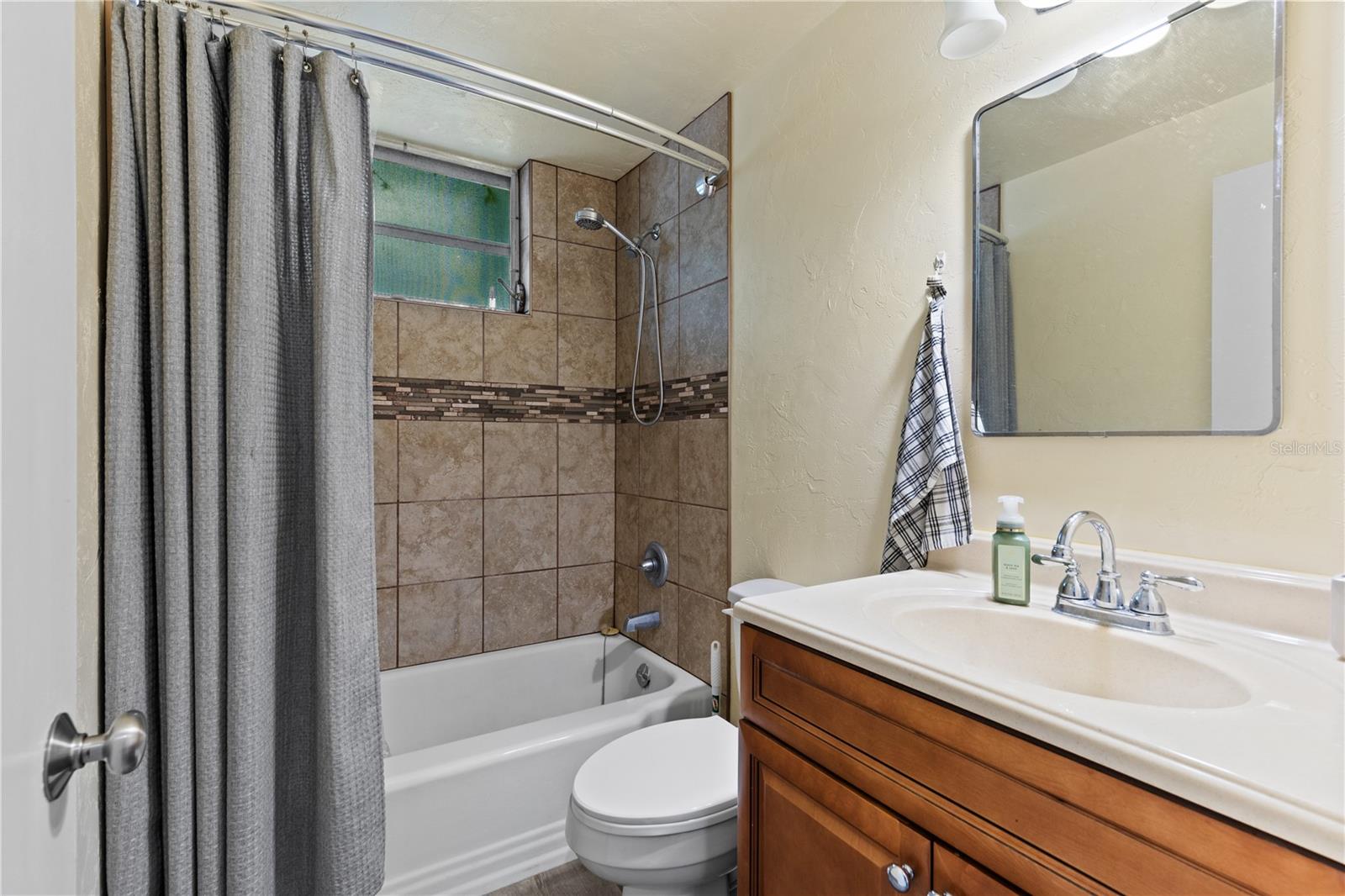 Image 20 of 34 For 813 22nd Street