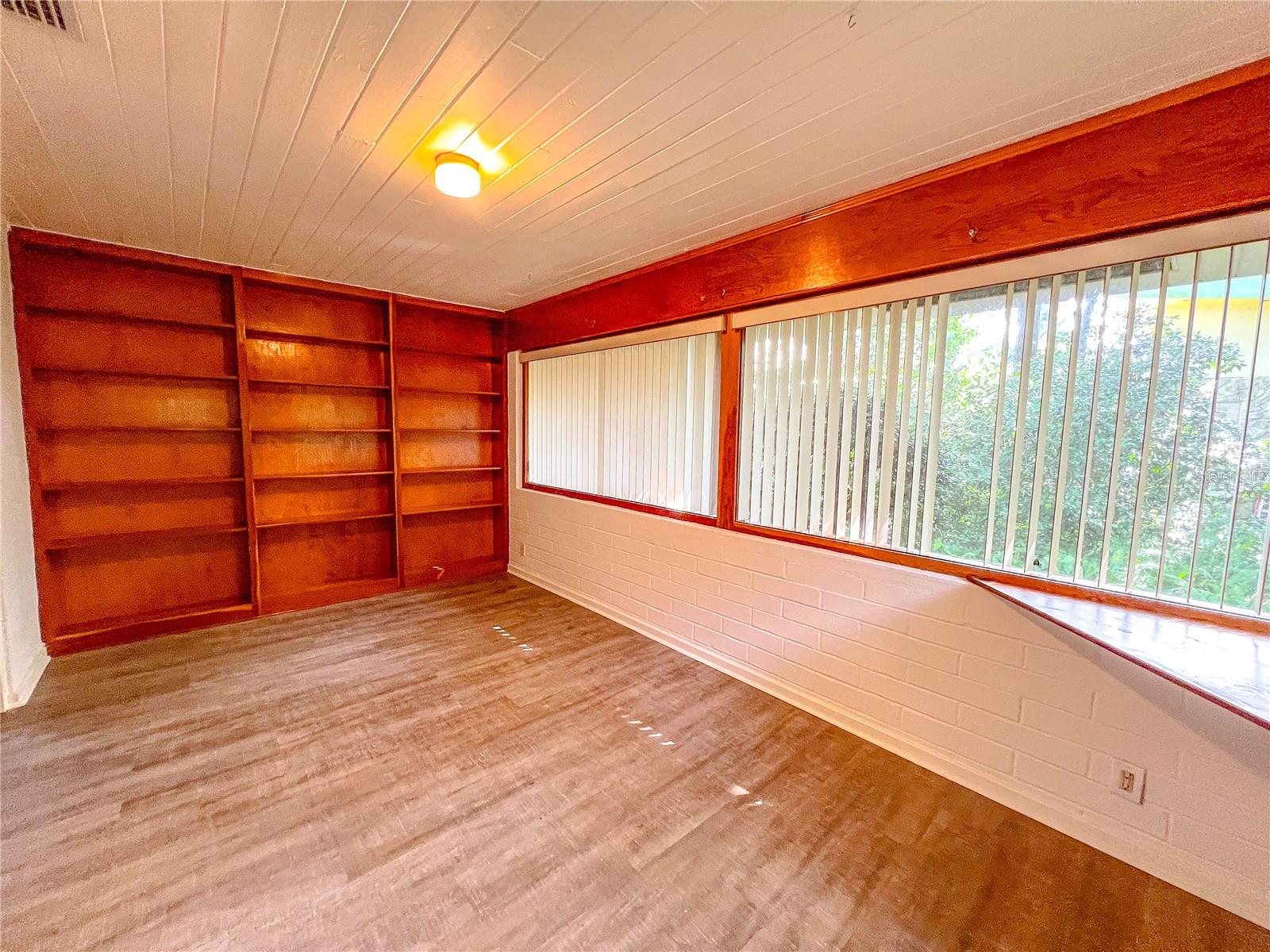 Image 4 of 15 For 1403 11th Road