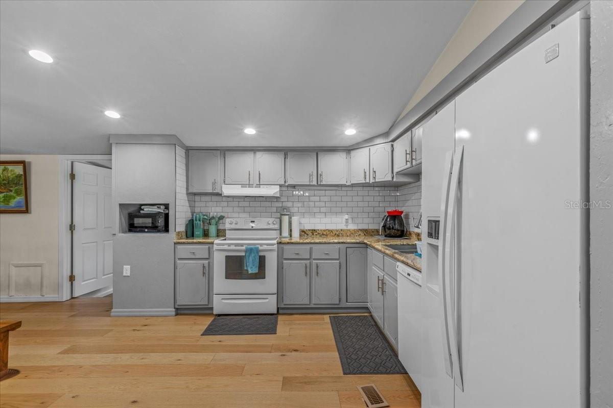 Image 12 of 78 For 7870 25th Place