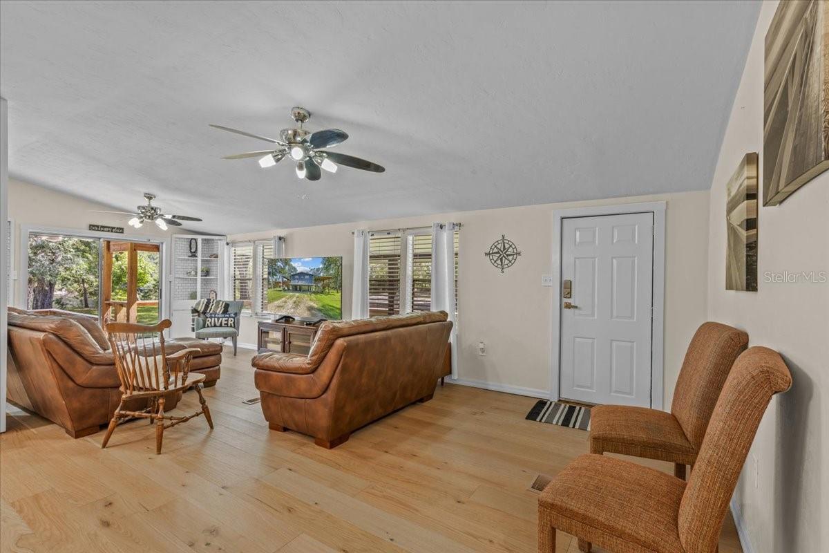 Image 5 of 78 For 7870 25th Place