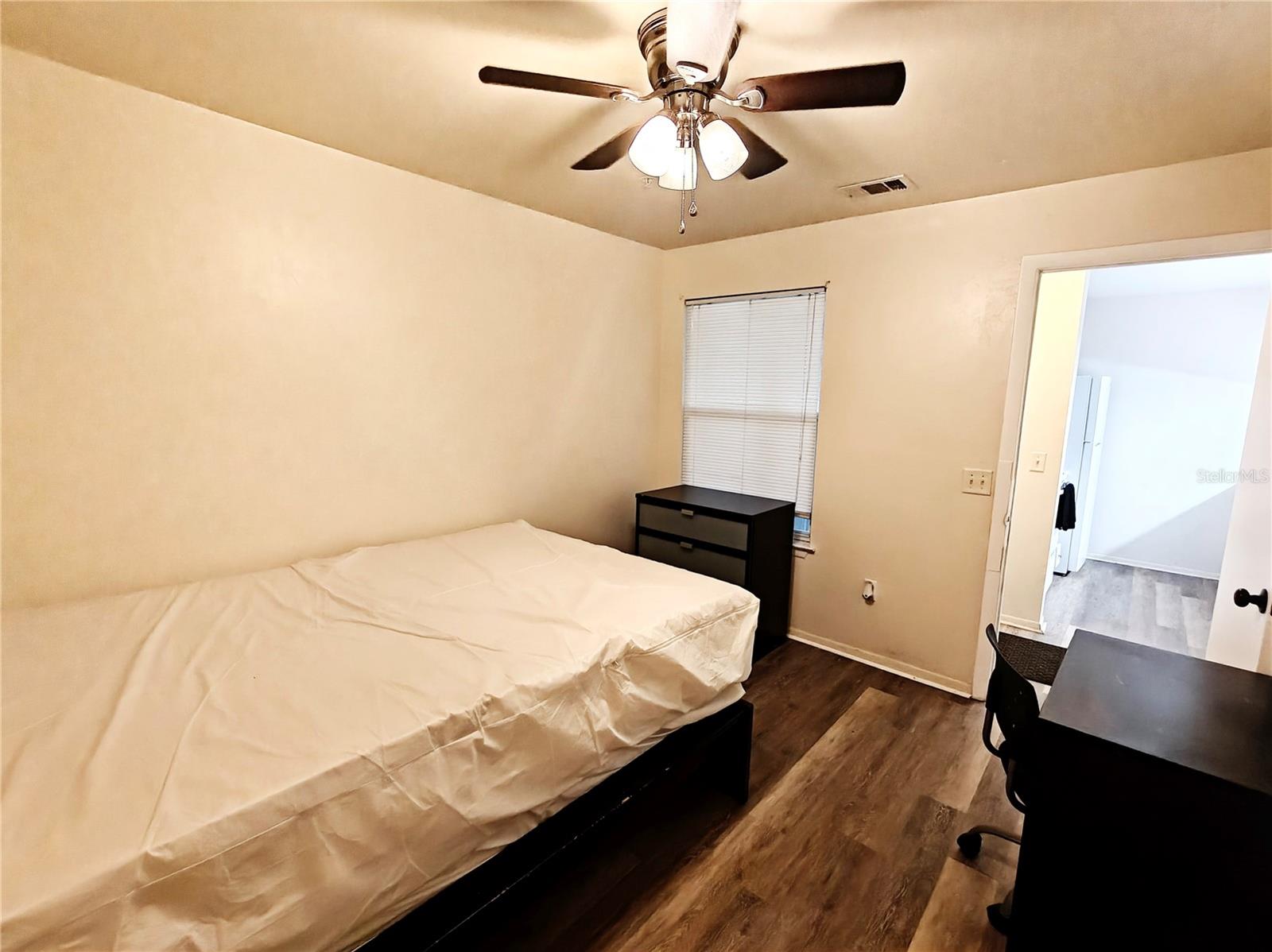 Image 16 of 18 For 4000 23rd Street 5-207 Room