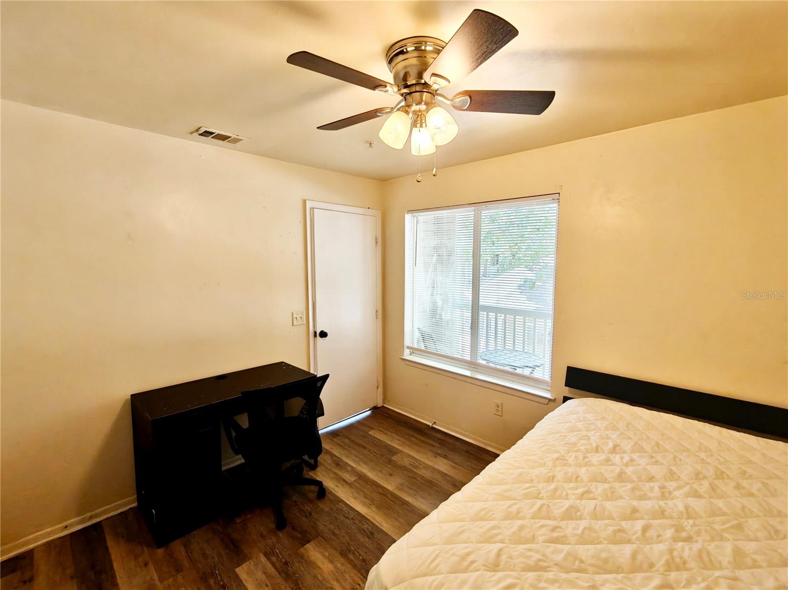 Image 12 of 19 For 4000 23rd Street 5-207 Room