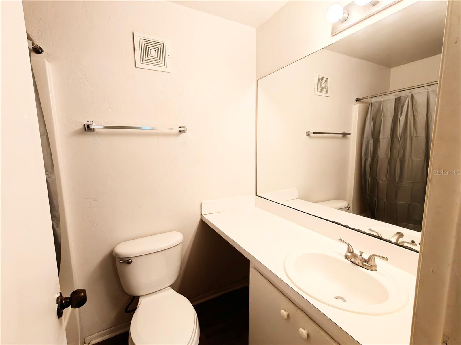 Image 15 of 19 For 4000 23rd Street 5-207 Room
