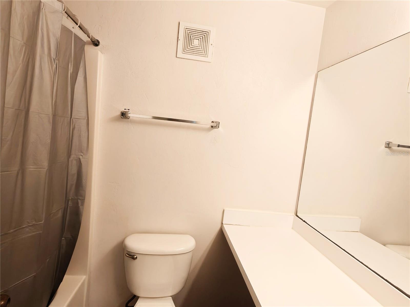 Image 16 of 19 For 4000 23rd Street 5-207 Room