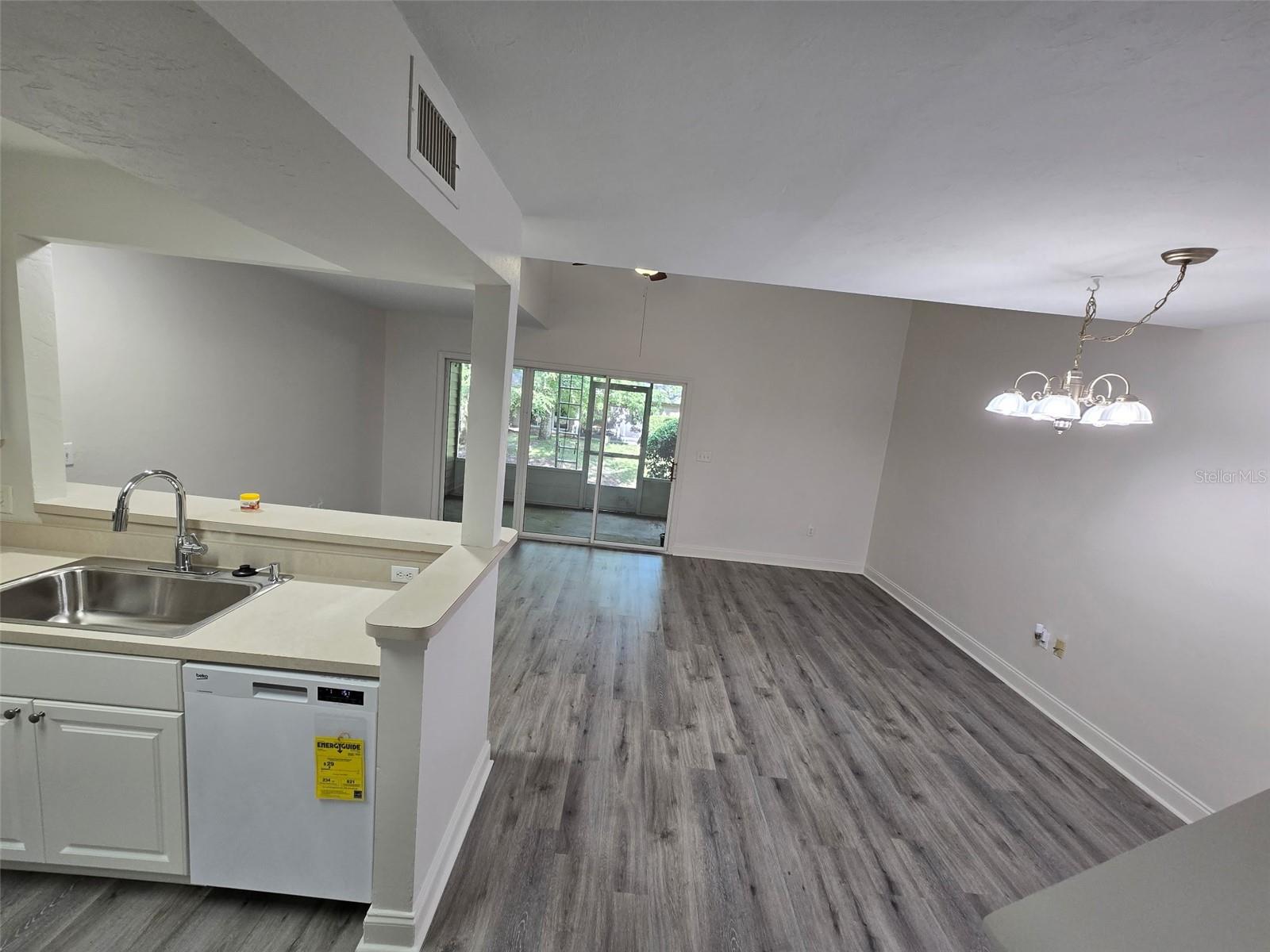 Image 3 of 4 For 1219 55th Street 21