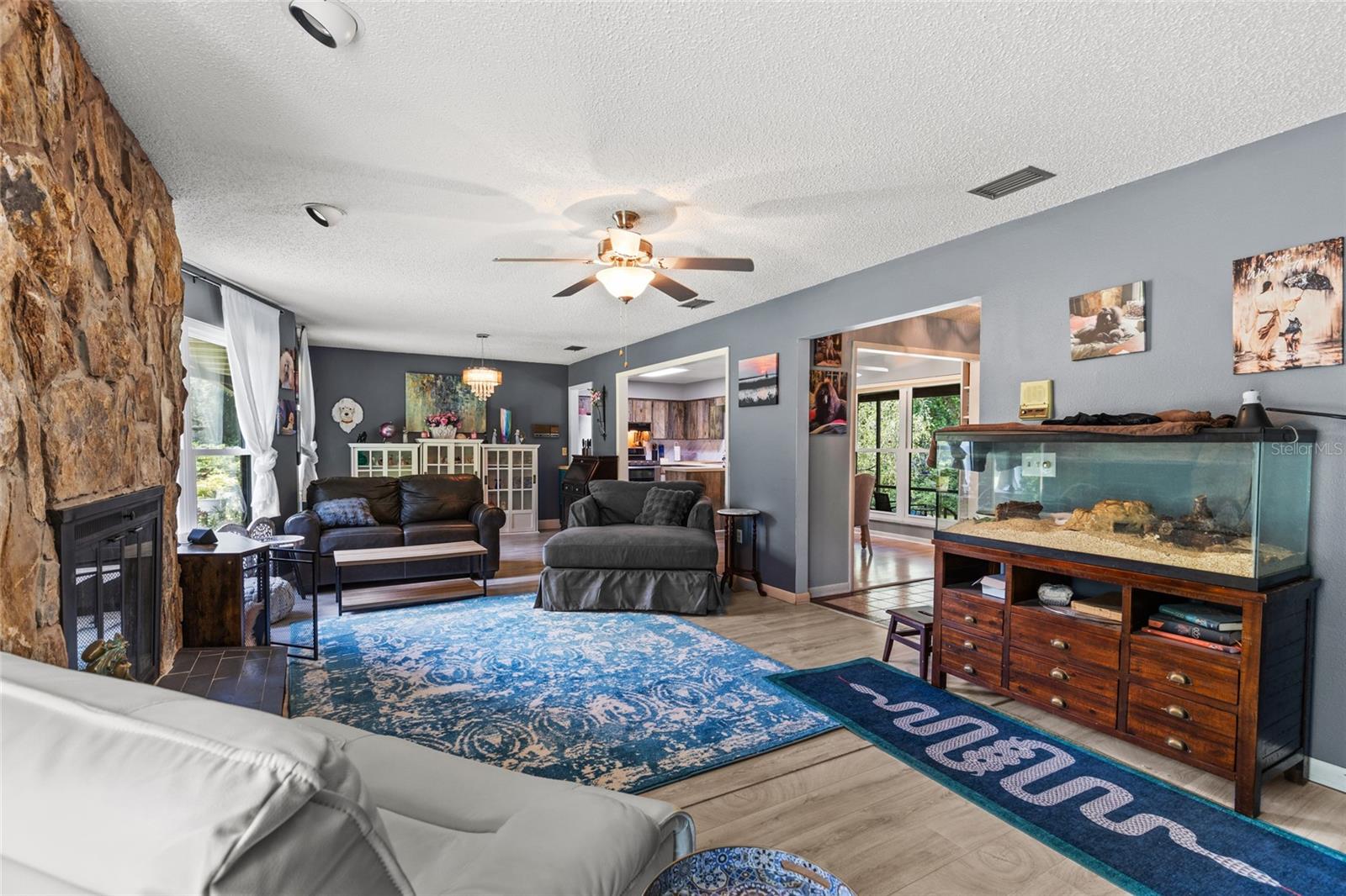 Image 11 of 42 For 9816 87th Drive