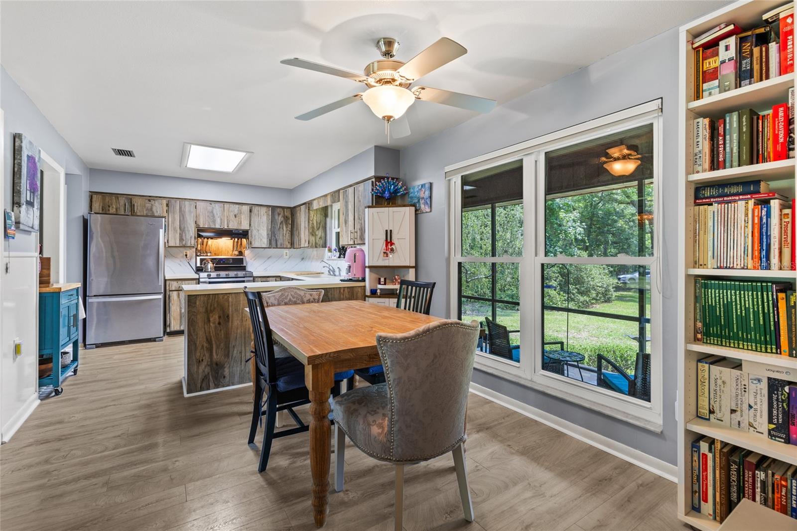 Image 13 of 42 For 9816 87th Drive
