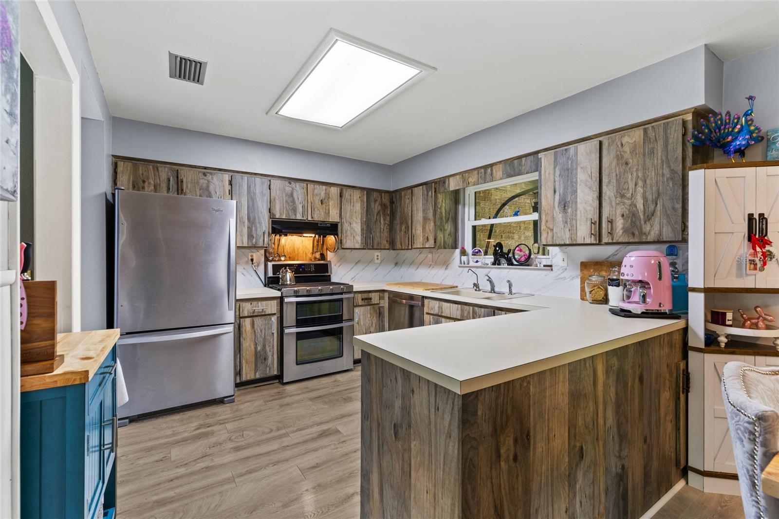 Image 15 of 42 For 9816 87th Drive