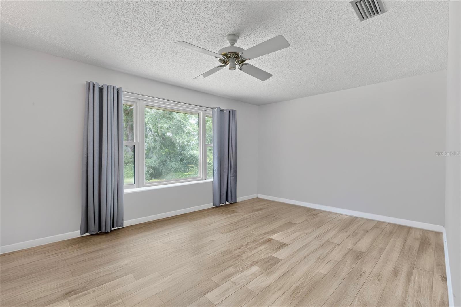 Image 22 of 42 For 9816 87th Drive