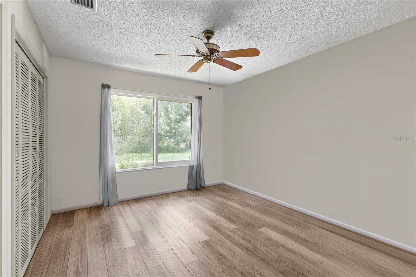 Image 23 of 42 For 9816 87th Drive