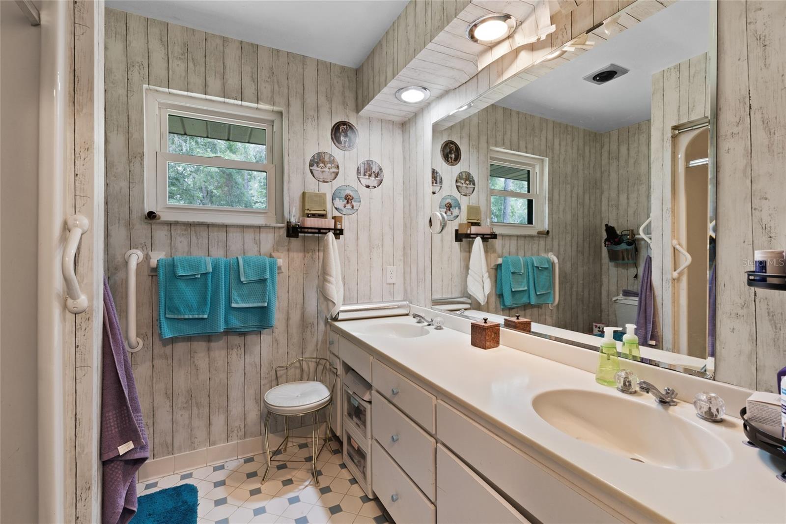 Image 24 of 42 For 9816 87th Drive