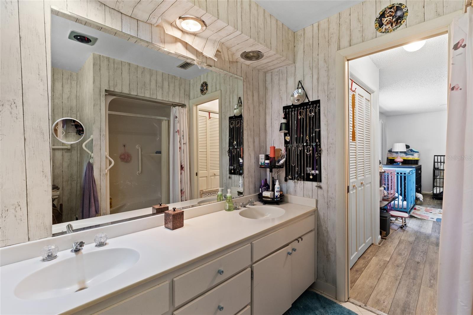 Image 25 of 42 For 9816 87th Drive