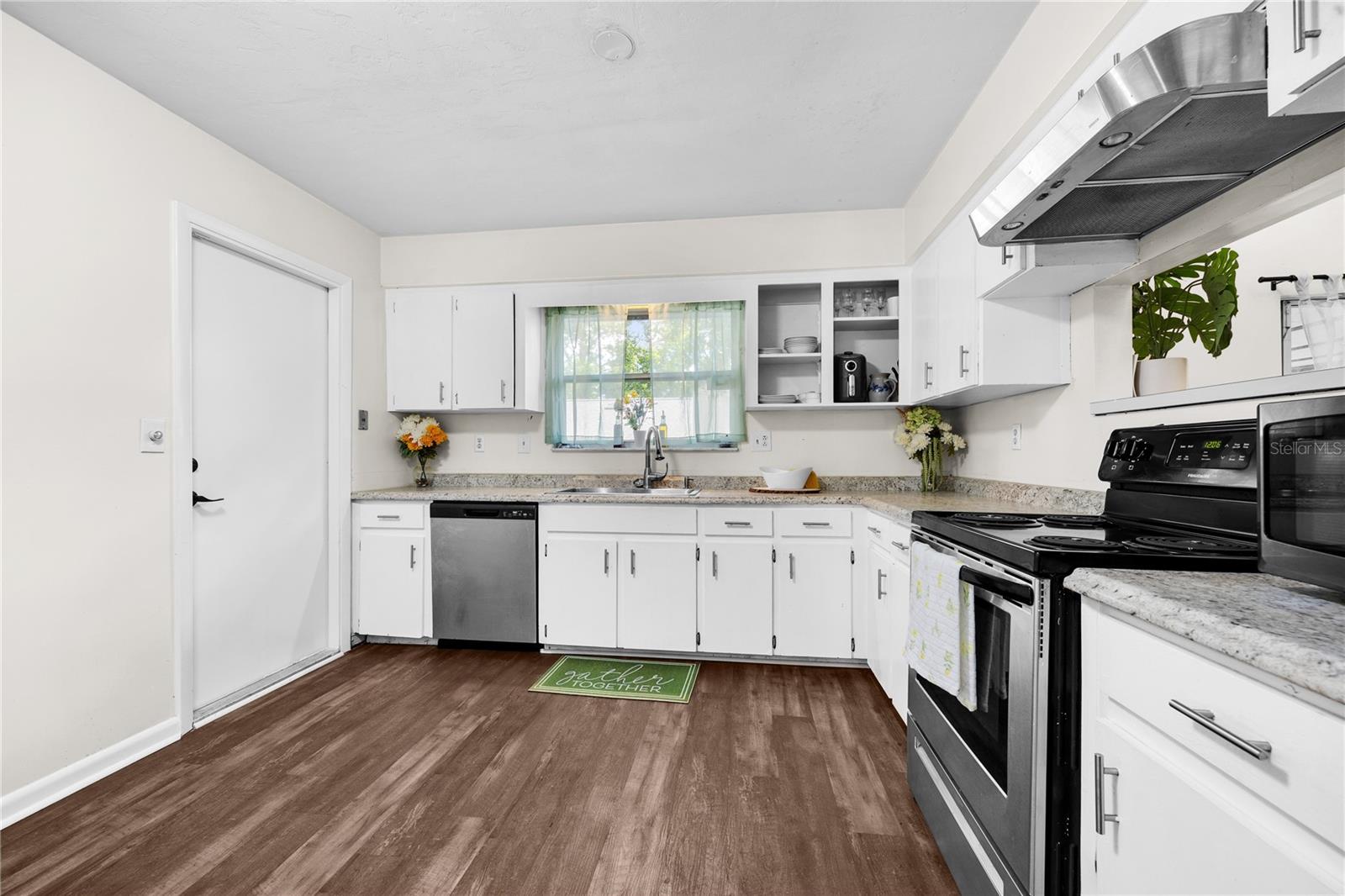 Image 4 of 23 For 3807 108th Boulevard