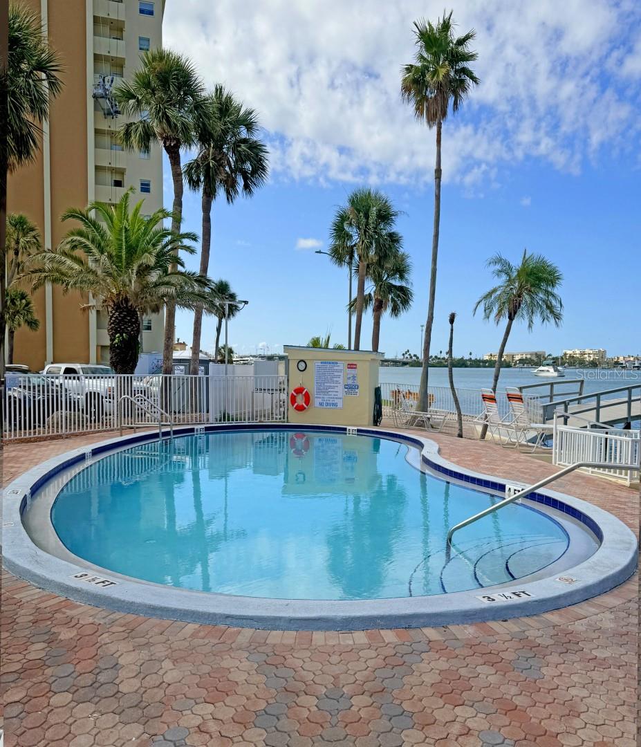 Image 9 of 23 For 4750 Cove Circle 502