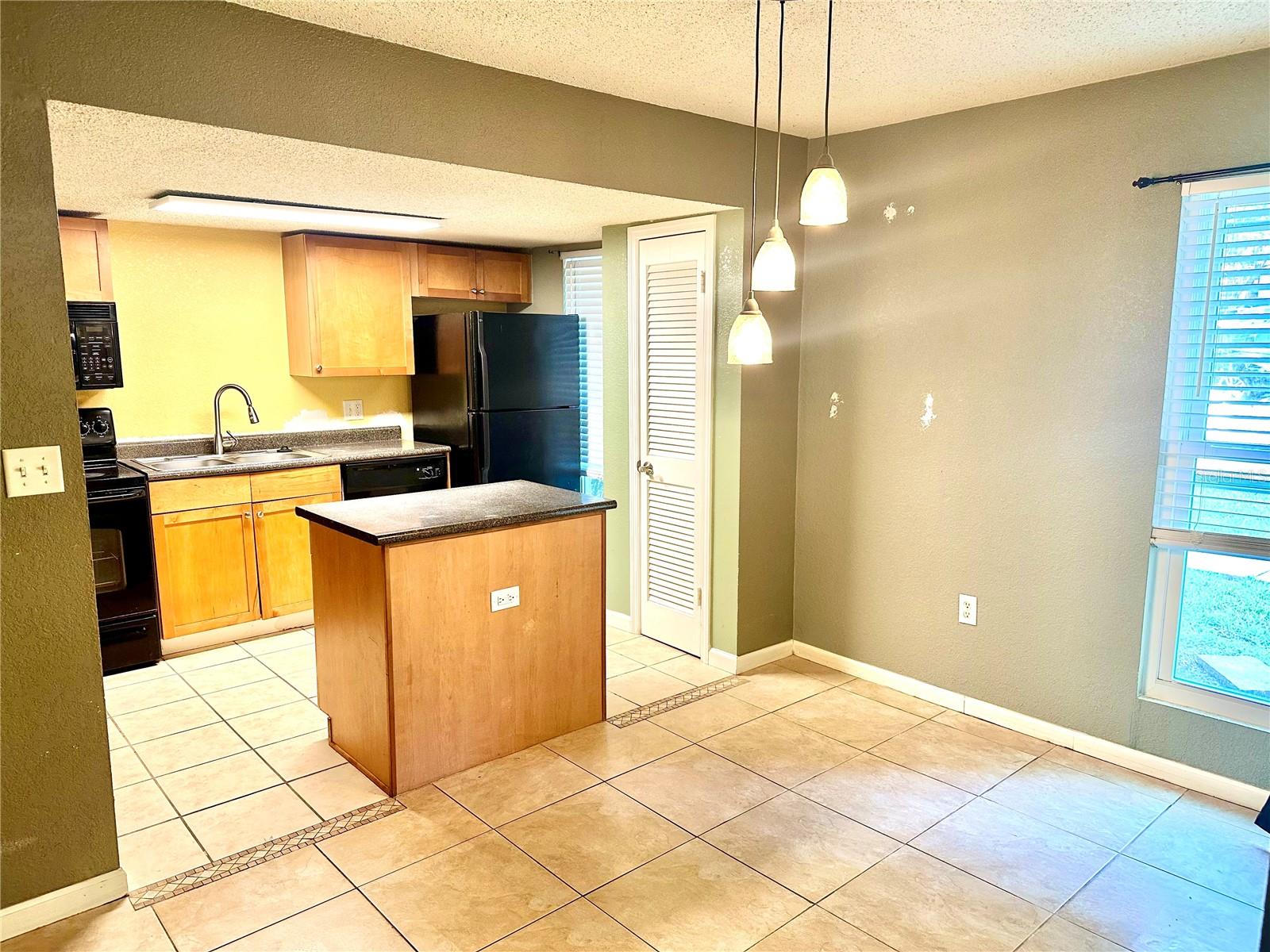 Image 5 of 13 For 1810 23rd Boulevard 272