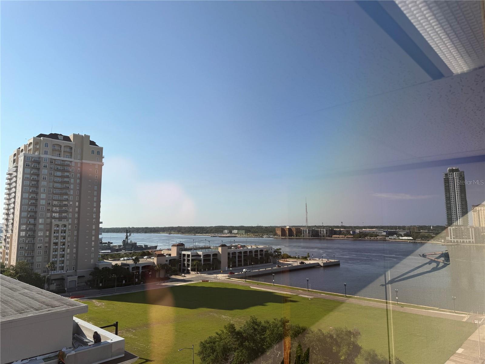 Image 8 of 9 For 233 Bay Street 916