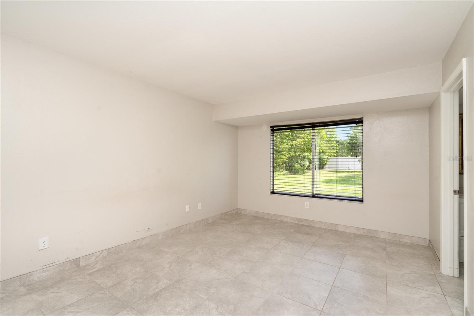 Image 10 of 24 For 991 Gatewood Court Ne