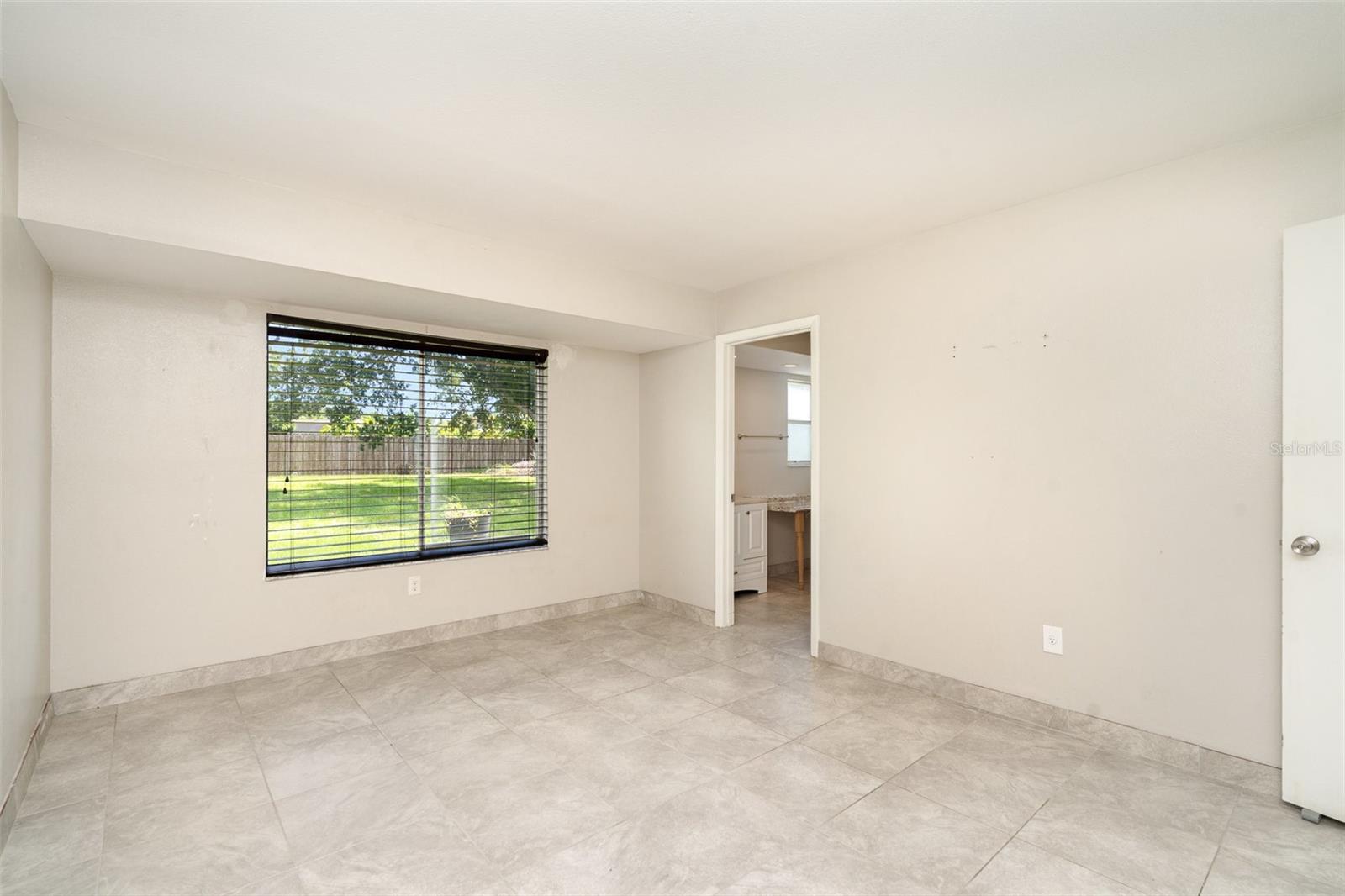 Image 11 of 24 For 991 Gatewood Court Ne