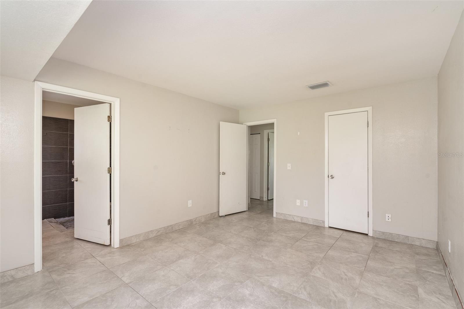 Image 12 of 24 For 991 Gatewood Court Ne
