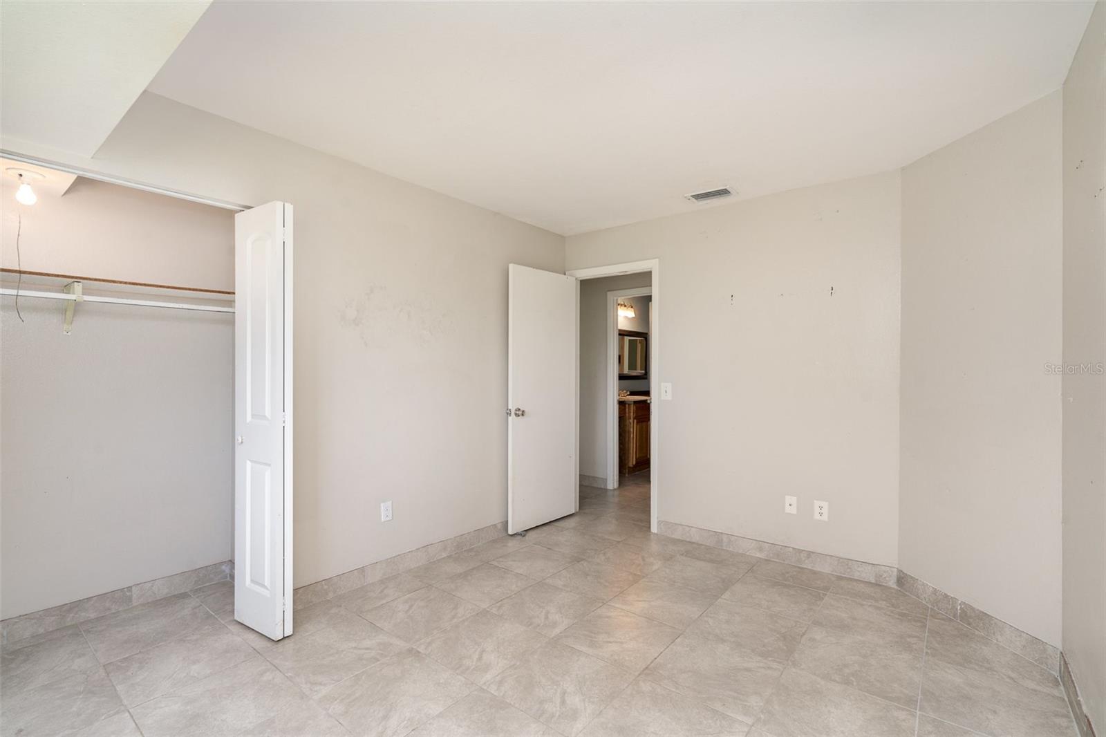 Image 15 of 24 For 991 Gatewood Court Ne