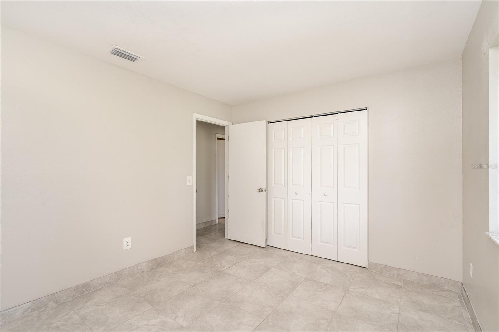 Image 17 of 24 For 991 Gatewood Court Ne