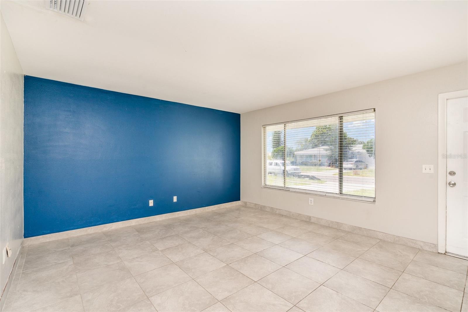 Image 2 of 24 For 991 Gatewood Court Ne