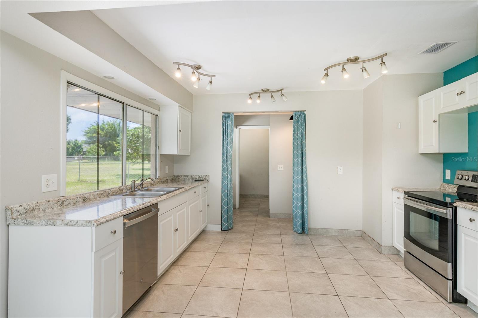 Image 5 of 24 For 991 Gatewood Court Ne