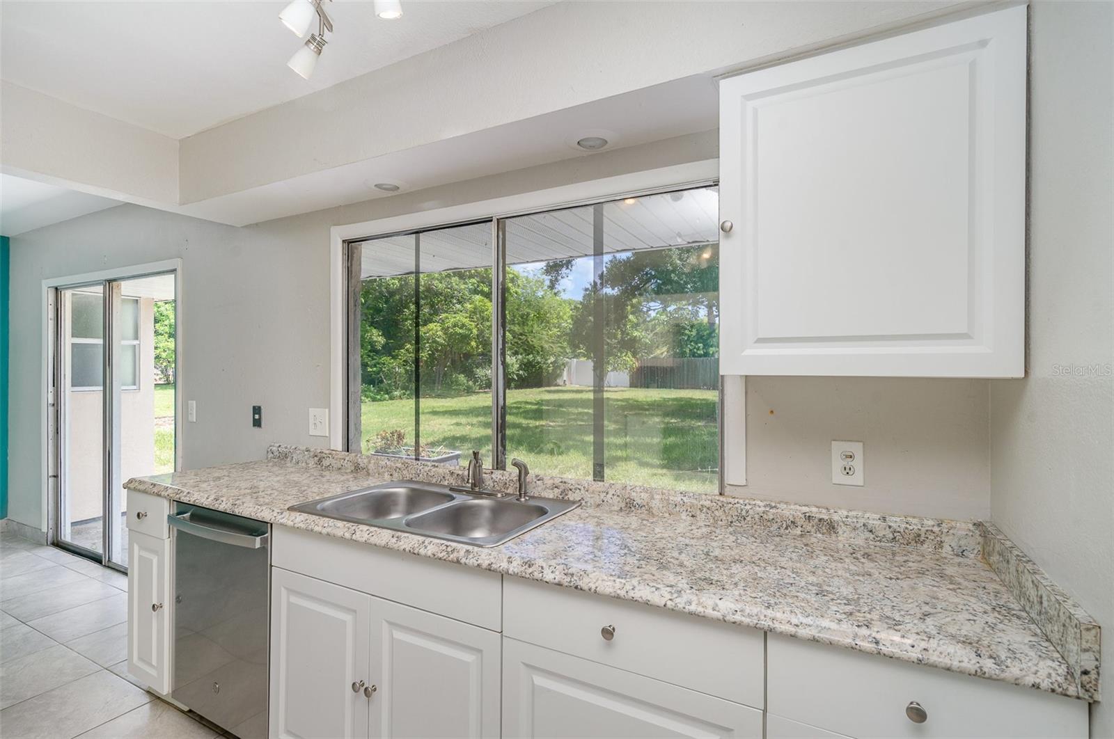 Image 6 of 24 For 991 Gatewood Court Ne