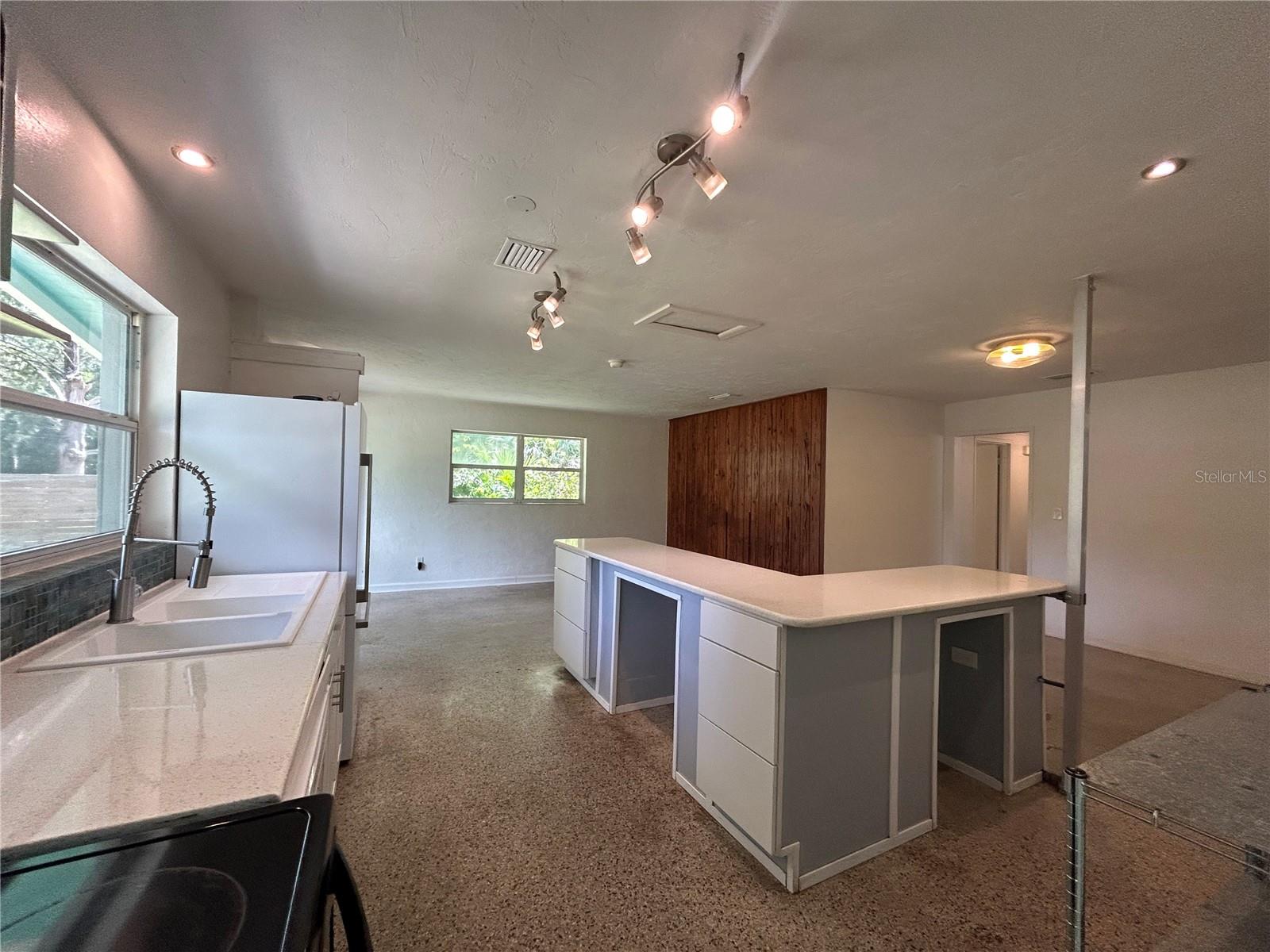 Image 3 of 30 For 1215 21st Avenue