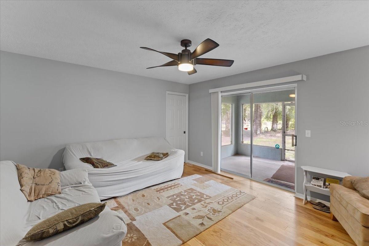 Image 6 of 40 For 7550 51st Court