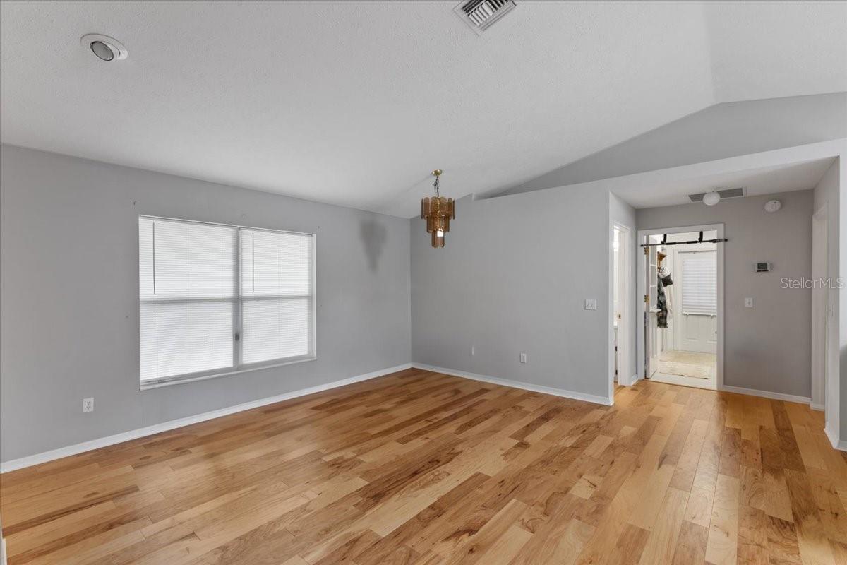 Image 7 of 40 For 7550 51st Court