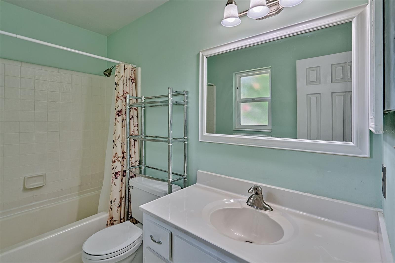 Image 11 of 26 For 6210 33rd Terrace