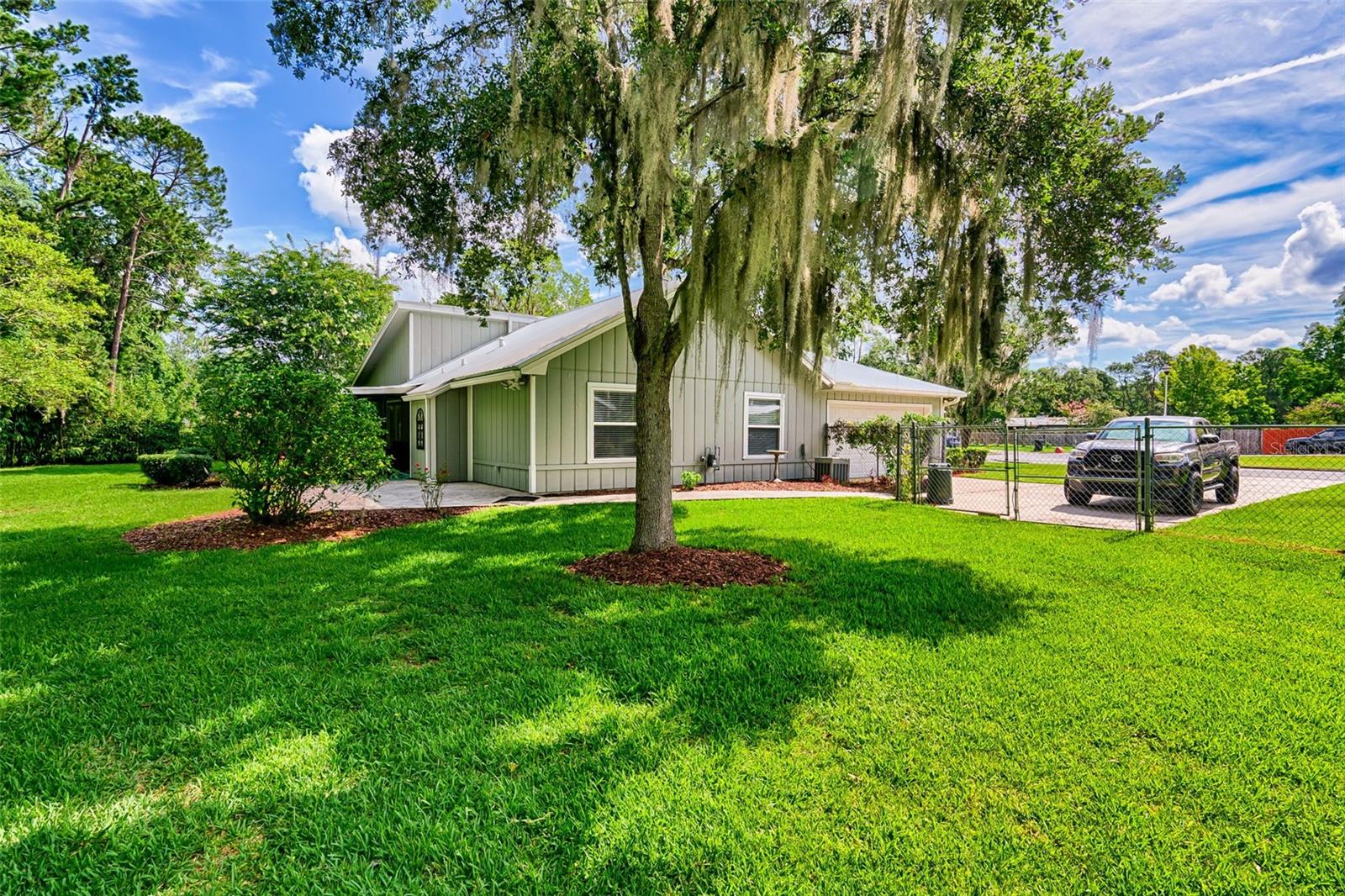 Image 21 of 26 For 6210 33rd Terrace