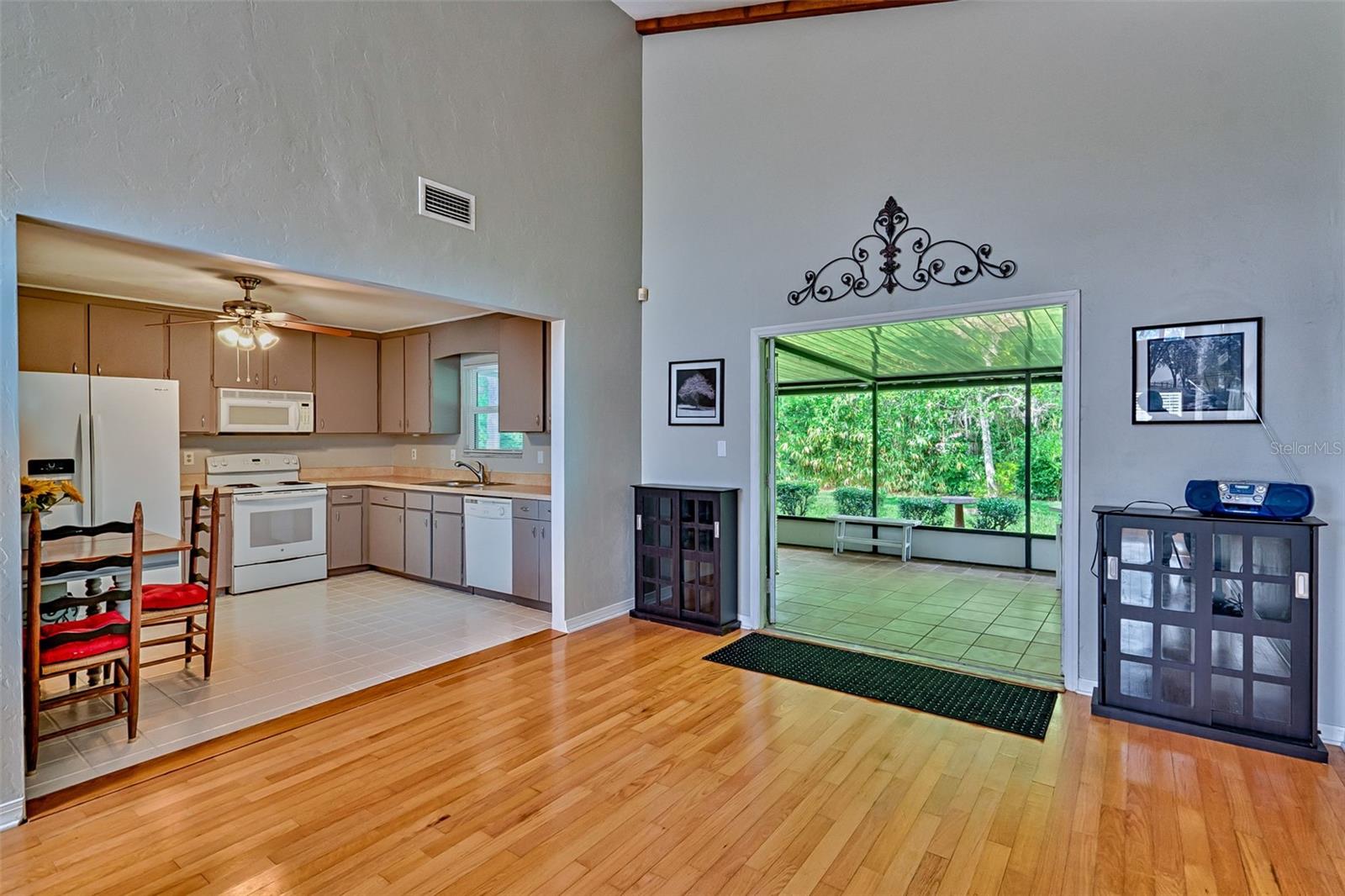 Image 5 of 26 For 6210 33rd Terrace