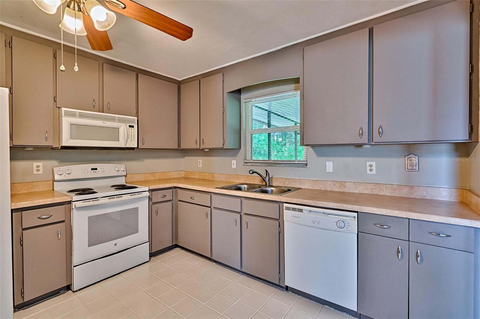 Image 7 of 26 For 6210 33rd Terrace