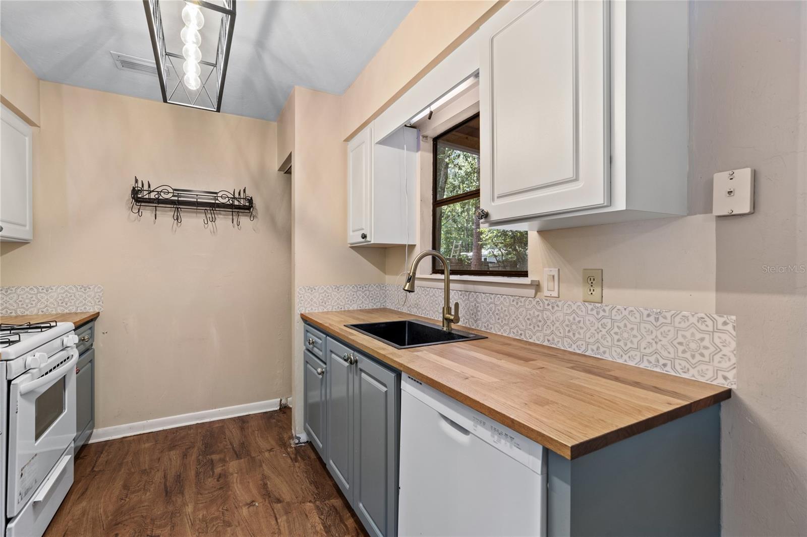 Image 19 of 23 For 2705 47th Place