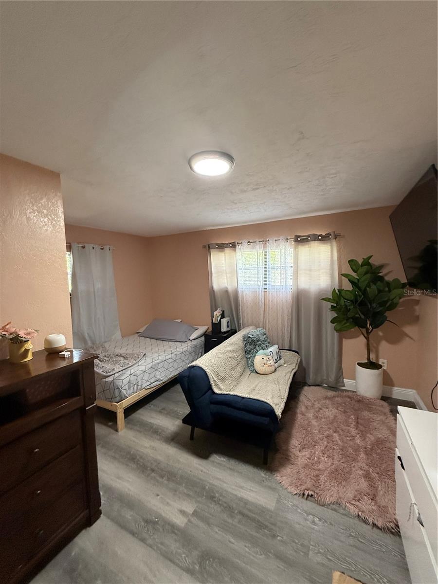 Image 2 of 12 For 1510 14 Avenue