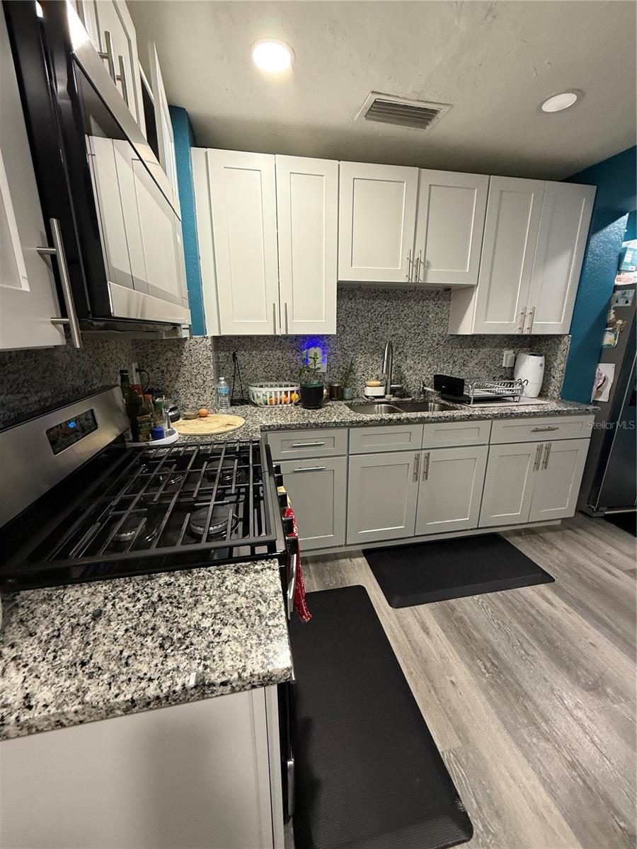 Image 6 of 12 For 1510 14 Avenue