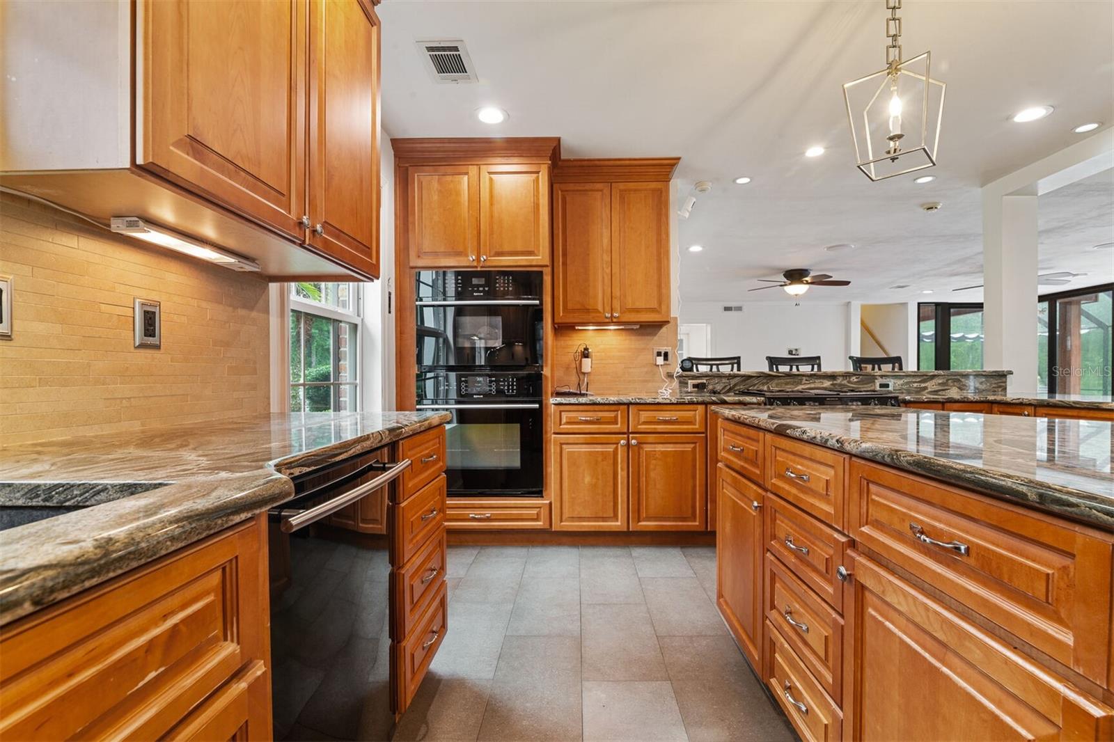 Image 15 of 69 For 2506 9th Drive