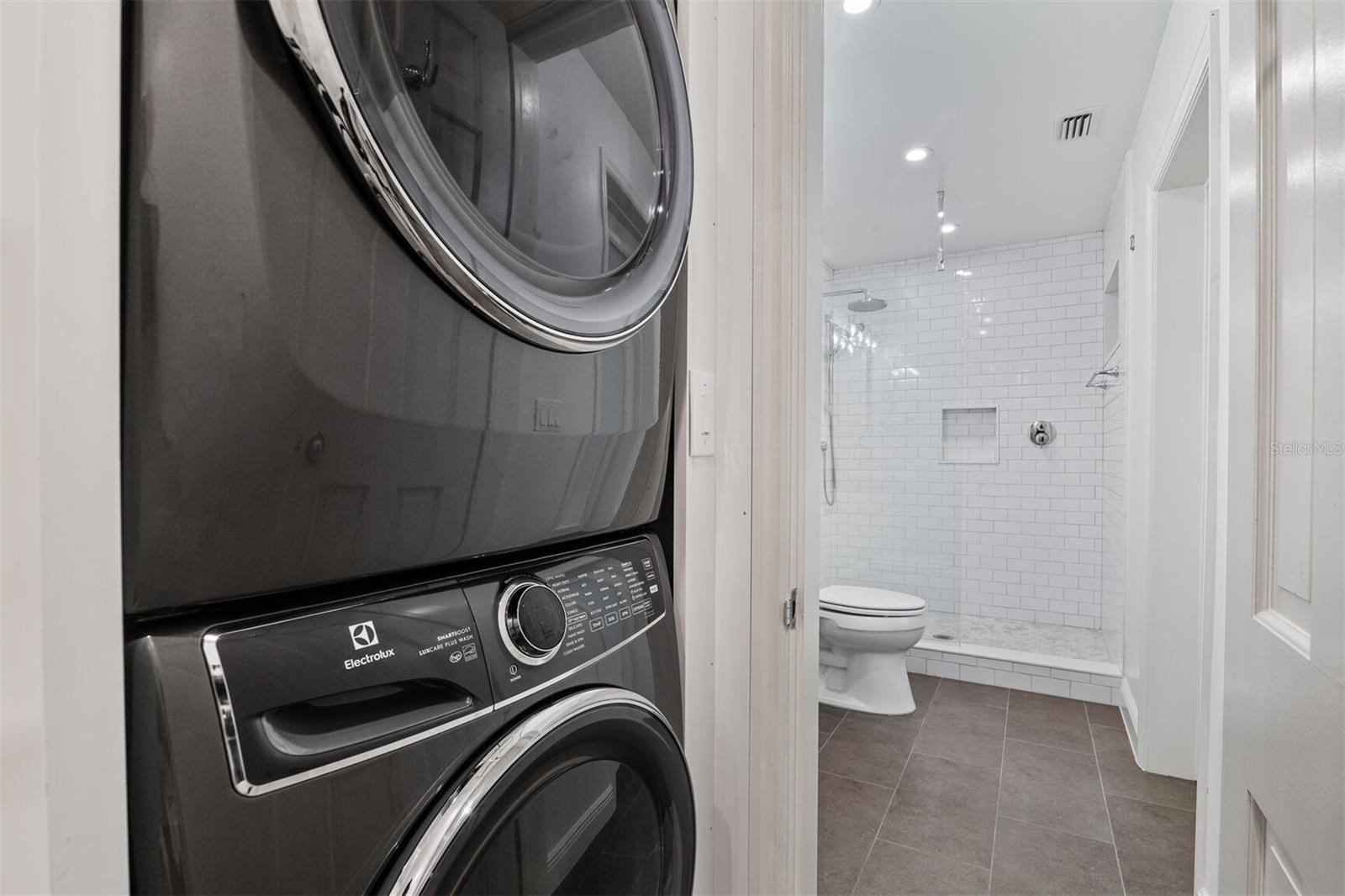 Image 22 of 69 For 2506 9th Drive