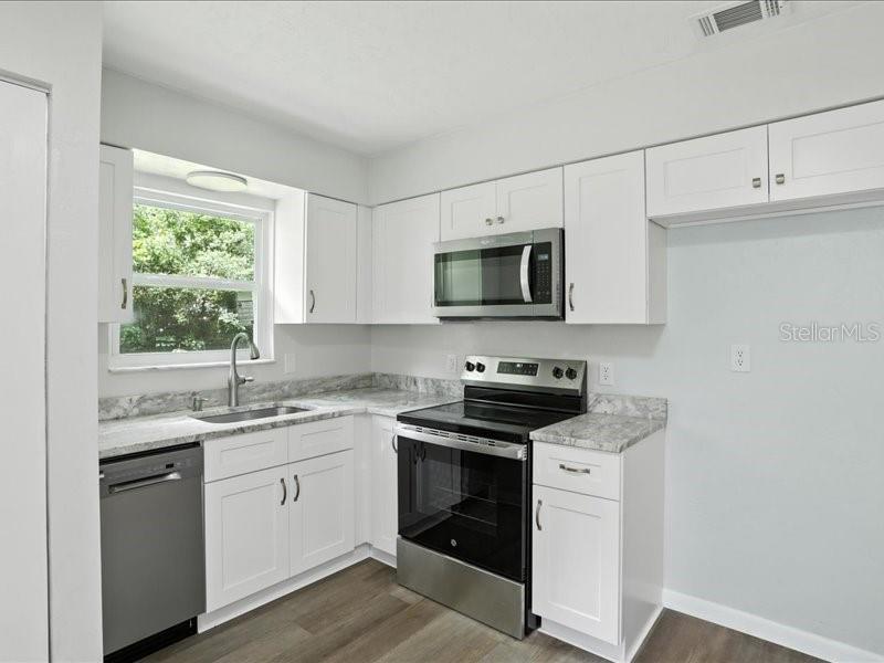 Image 9 of 18 For 25131 3rd Avenue