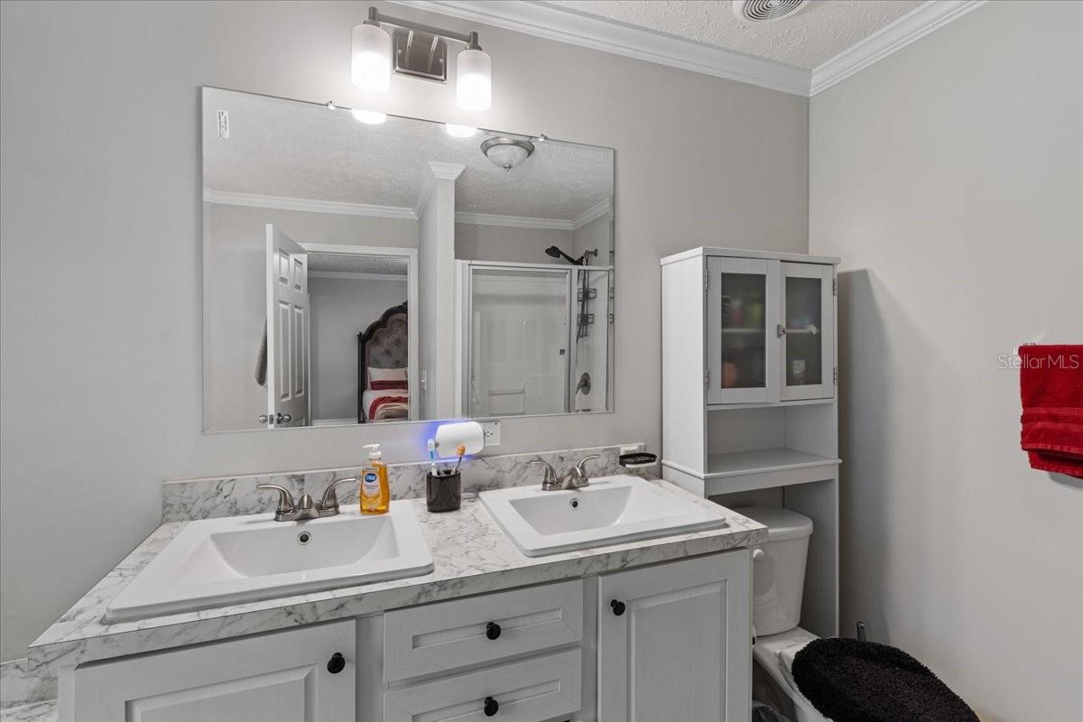 Image 12 of 29 For 7591 144 Street