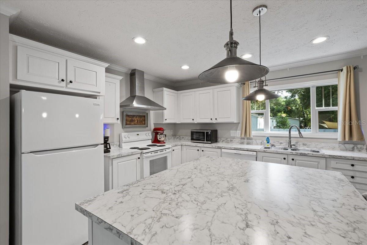 Image 6 of 29 For 7591 144 Street