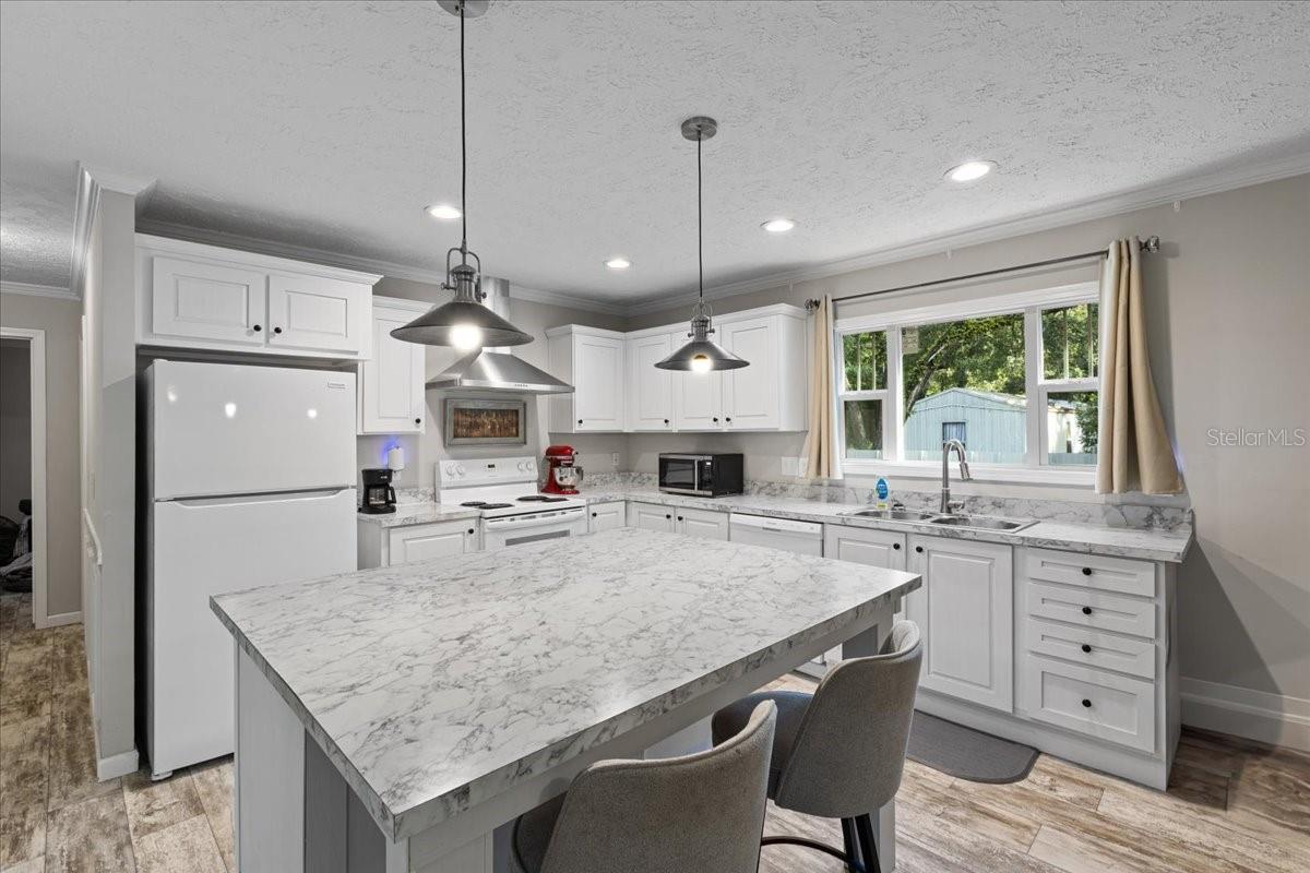 Image 7 of 29 For 7591 144 Street