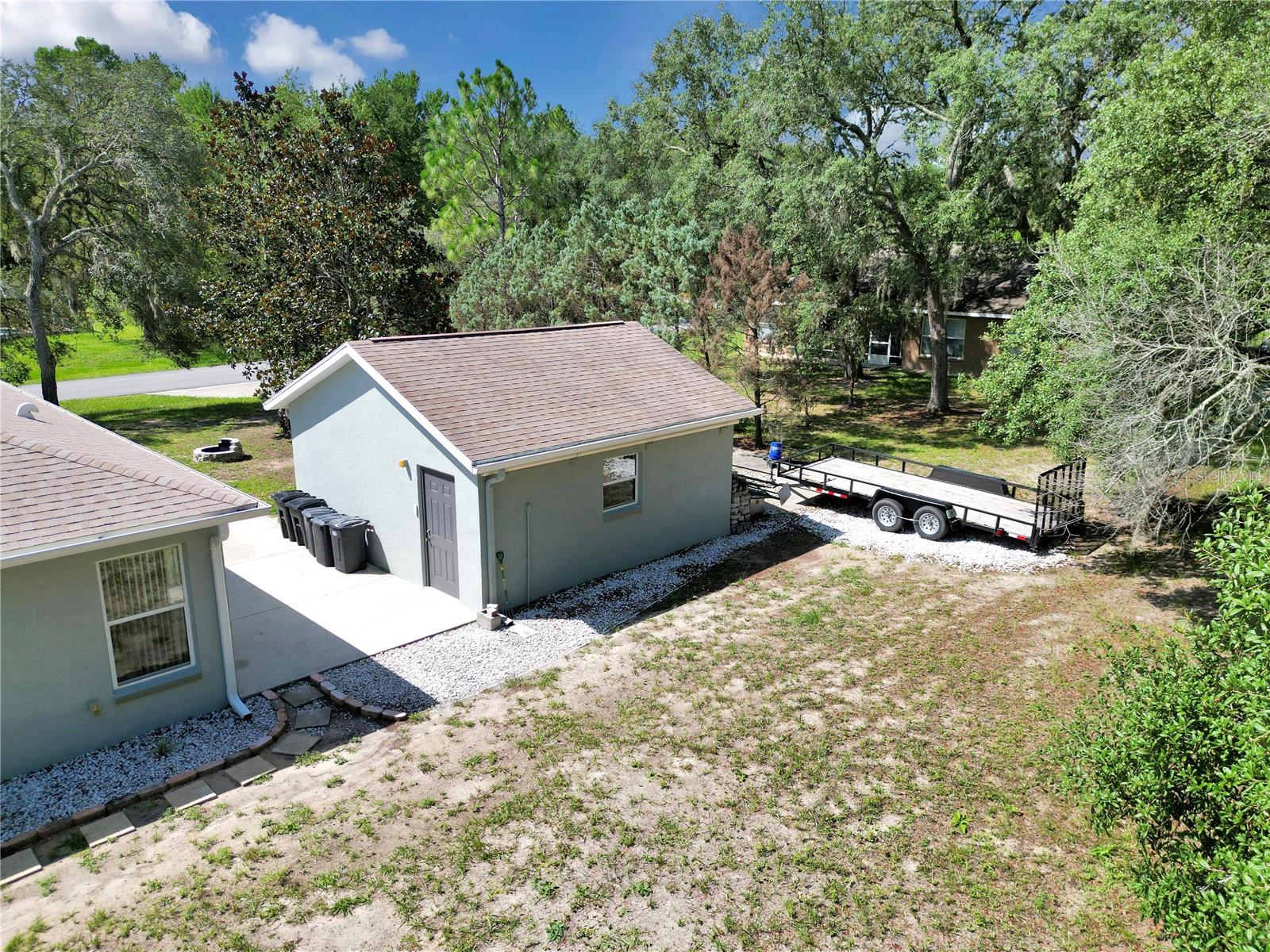 Listing photo id 9 for 8198 Brook Way