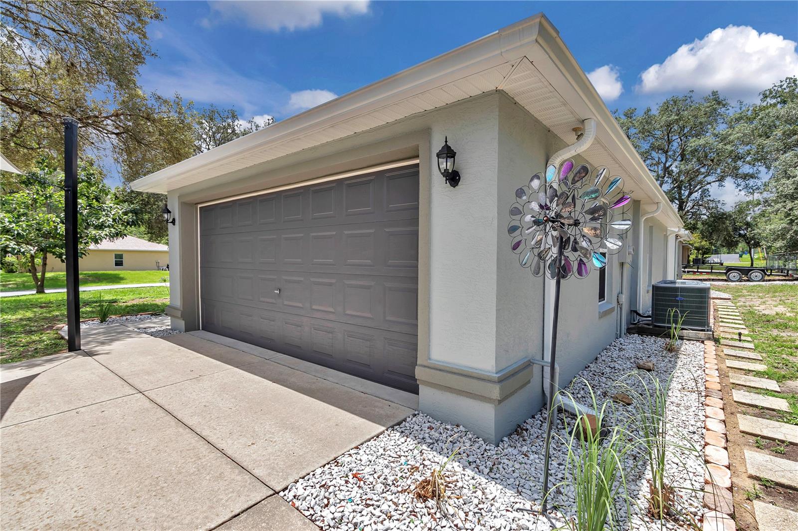 Listing photo id 13 for 8198 Brook Way