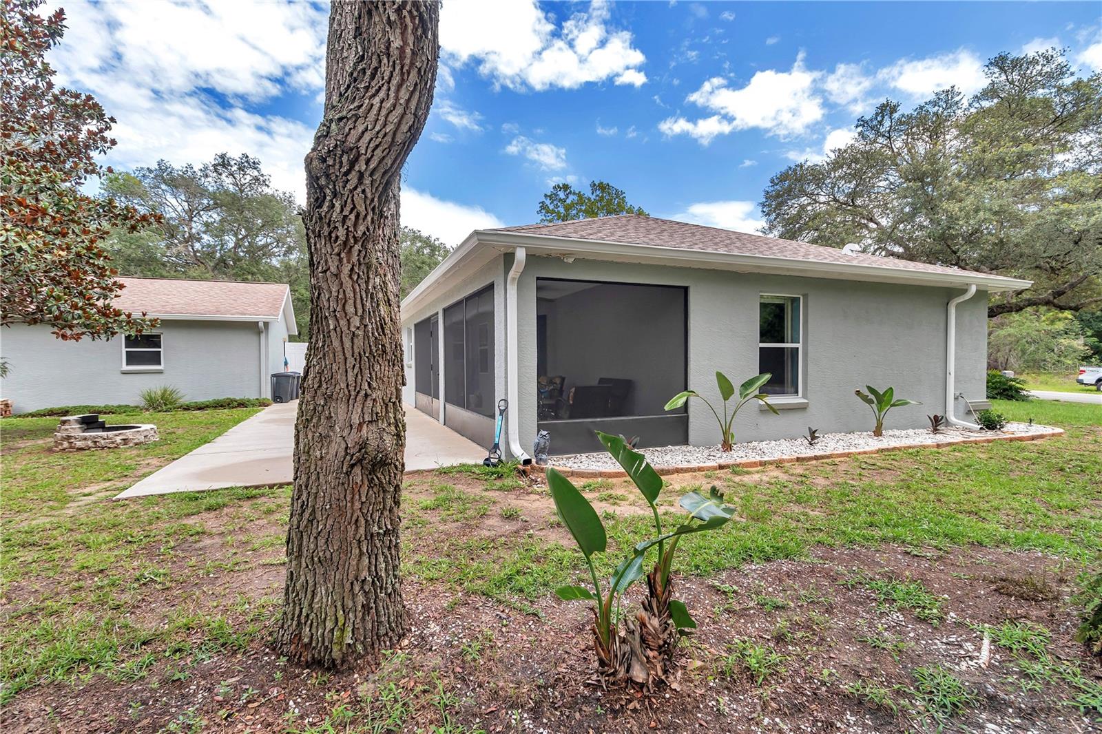 Listing photo id 17 for 8198 Brook Way